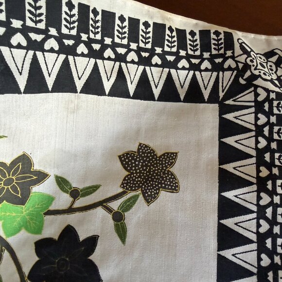 Vintage Kanebo Japanese Peacock and Floral Silk Scarf 32" X 32" - Picture 12 of 15